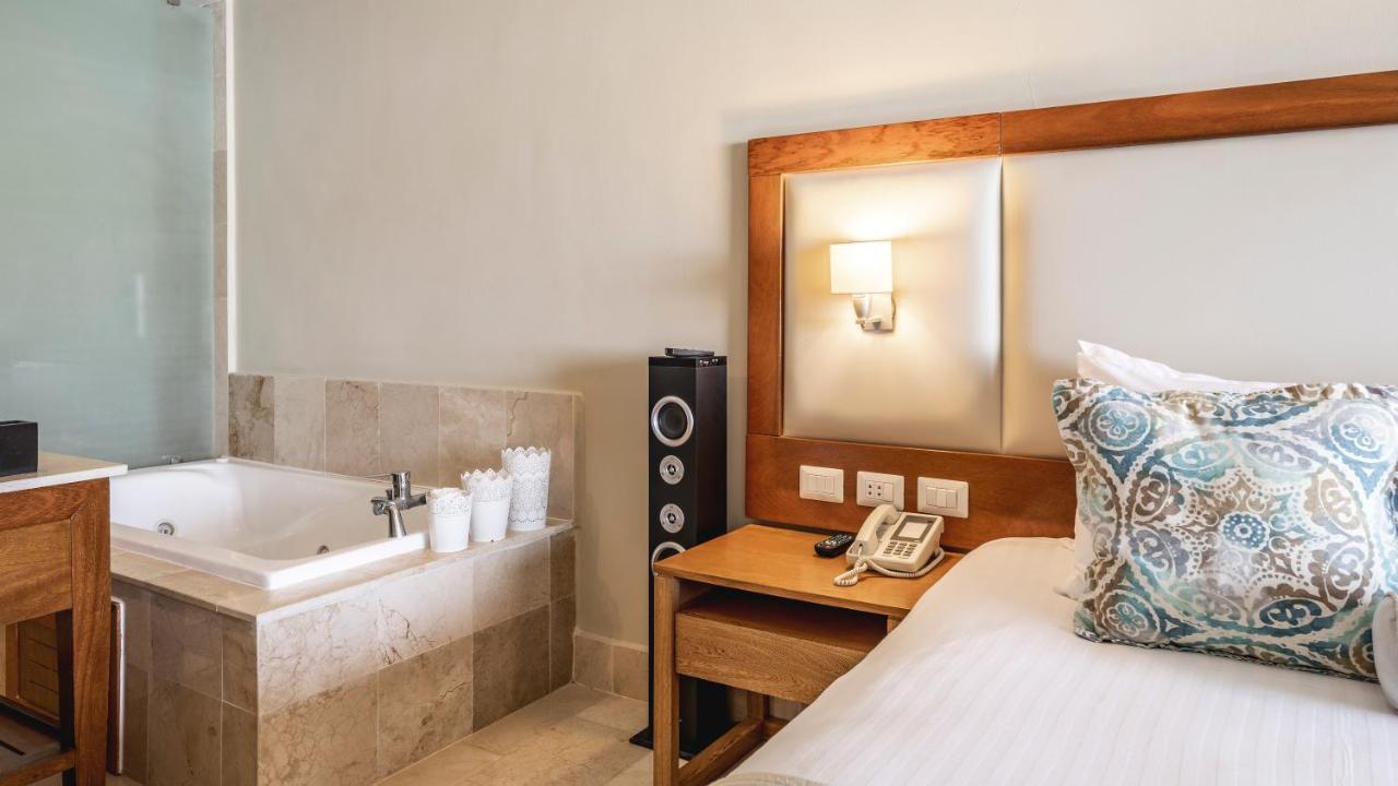 Be Live Collection Canoa Bayahibe Exterior photo A bathroom at the hotel